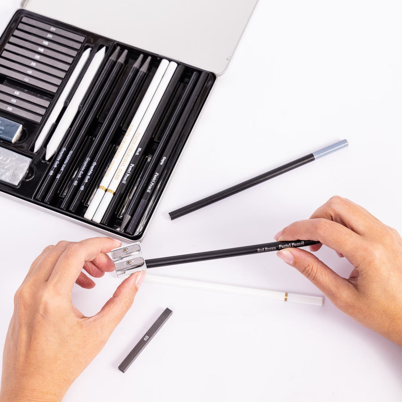 Evelay 28pcs Professional Drawing Pencil Set Sketching Art Kit with Charcoal Graphite Pastels & Tin Case-6
